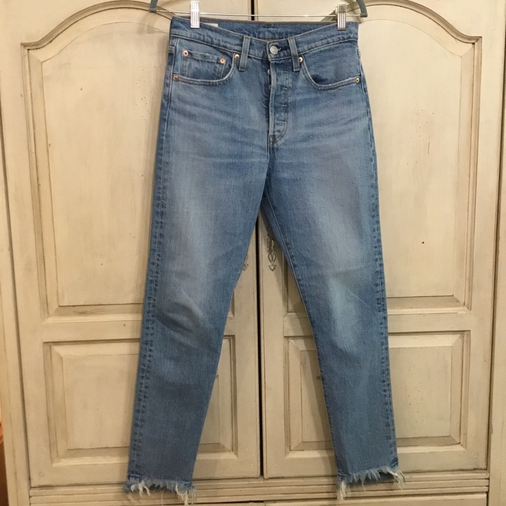 Levi’s Women’s Premium 501 Frayed Hem Jeans Size 26/28 EUC